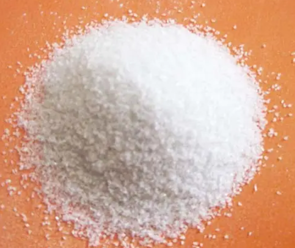 騰博機(jī)械磨料——白剛玉-磨料簡介 白剛玉以工業(yè)氧化鋁粉為原料，于電弧中經(jīng)2000度以上高溫熔煉后冷卻制成，經(jīng)粉碎 整形，磁選去鐵，···