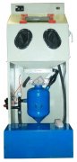 （標準型）壓送式手動噴砂機-產品特點 騰博噴砂機械廠生產的壓送式手動噴砂機采用壓力式直接加速噴射砂材，砂材撞擊較深，加工速度較旋風···
